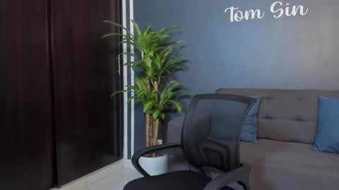 Snapshot of tom_sin_ chatting on March 3, 8:54 pm Tom Sin online show from March 3, 8:54 pm