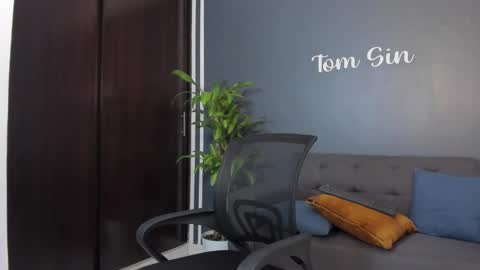 Snapshot of tom_sin_ chatting on January 6, 5:59 pm Tom Sin online show from January 6, 5:59 pm