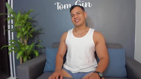Snapshot of tom_sin_ chatting on December 3, 8:44 pm Tom Sin online show from December 3, 8:44 pm
