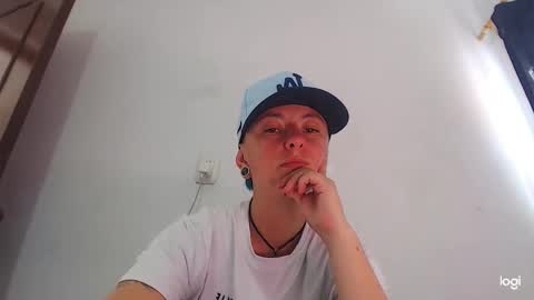 Snapshot of tomboyblue chatting on January 8, 7:34 pm Blue online show from January 8, 7:34 pm