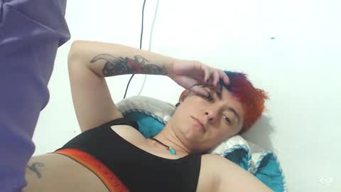 Snapshot of tomboyblue chatting on January 11, 11:02 pm Blue online show from January 11, 11:02 pm