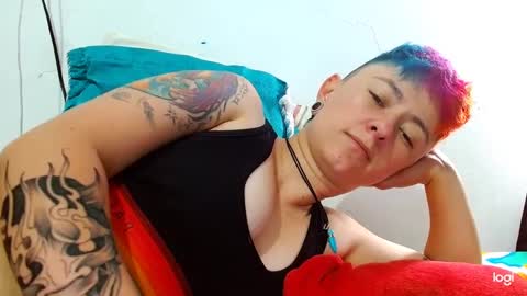 Snapshot of tomboyblue chatting on January 21, 3:54 pm Blue online show from January 21, 3:54 pm