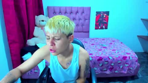 Snapshot of tomboygirl69 chatting on December 19, 4:34 am tomboygirl69 online show from December 19, 4:34 am