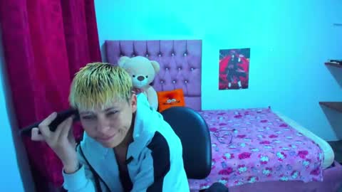 Snapshot of tomboygirl69 chatting on January 4, 5:47 pm tomboygirl69 online show from January 4, 5:47 pm