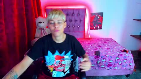 Snapshot of tomboygirl69 chatting on December 22, 3:33 am tomboygirl69 online show from December 22, 3:33 am