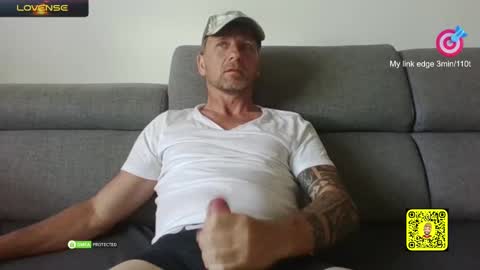 Snapshot of tomhardic chatting on February 27, 10:31 pm TOM online show from February 27, 10:31 pm