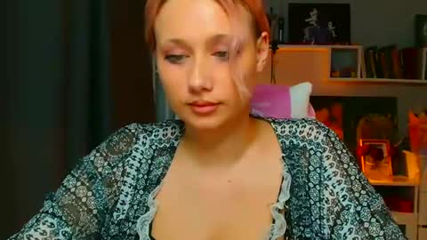 Snapshot of tommioo7 chatting on March 9, 3:05 pm Galadriel online show from March 9, 3:05 pm