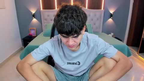 Tommy  online show from April 15, 3:43 am