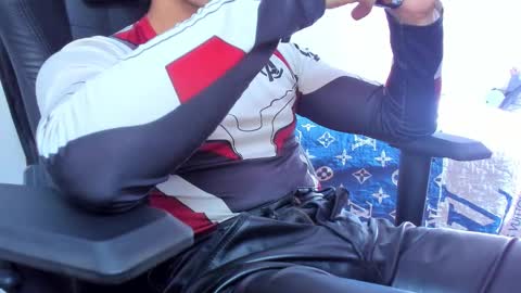 Twitter BreddTommy IG tommy bredd online show from October 11, 6:55 pm