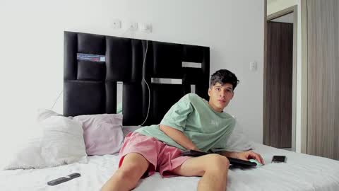 Snapshot of tommy_carlos chatting on January 20, 2:25 pm online show from January 20, 2:25 pm