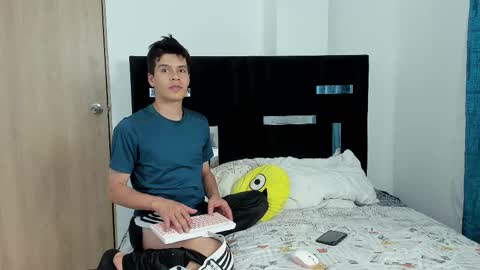 Snapshot of tommy_carlos chatting on September 11, 2:46 am online show from September 11, 2:46 am