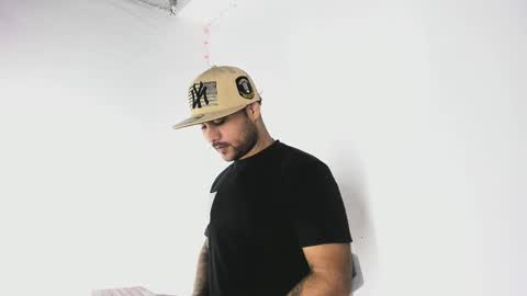 tommy_sccott online show from October 4, 1:14 am