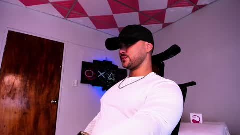 tommy_sccott online show from December 5, 3:53 am