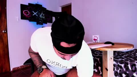 tommy_sccott online show from December 4, 2:58 am