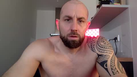 Snapshot of tommyx01 chatting on March 1, 10:55 am Thomas Fit online show from March 1, 10:55 am