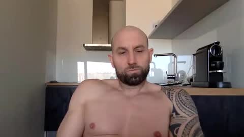 Snapshot of tommyx01 chatting on March 7, 10:13 am Thomas Fit online show from March 7, 10:13 am