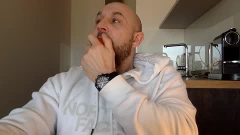 Snapshot of tommyx01 chatting on February 4, 10:54 am Thomas Fit online show from February 4, 10:54 am