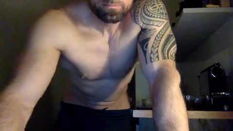 Snapshot of tommyx01 chatting on March 3, 8:54 pm Thomas Fit online show from March 3, 8:54 pm