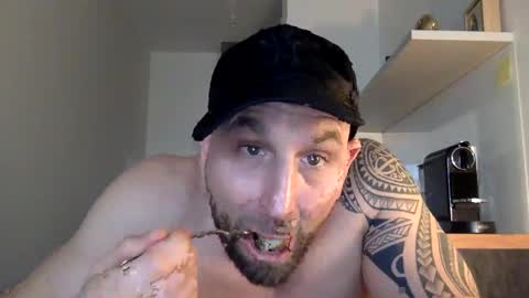 Snapshot of tommyx01 chatting on January 21, 11:35 am Thomas Fit online show from January 21, 11:35 am