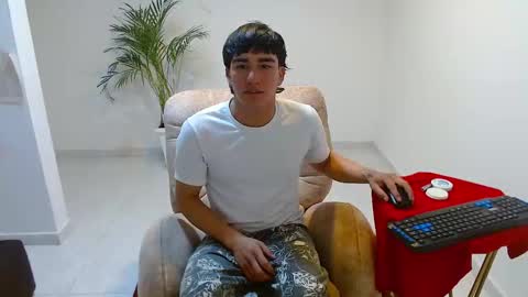 tomy337271 online show from December 4, 6:18 pm