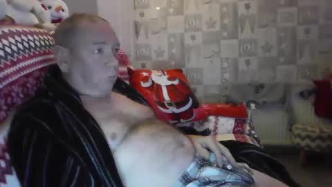 Snapshot of tony14712 chatting on December 23, 2:35 am tony14712 online show from December 23, 2:35 am