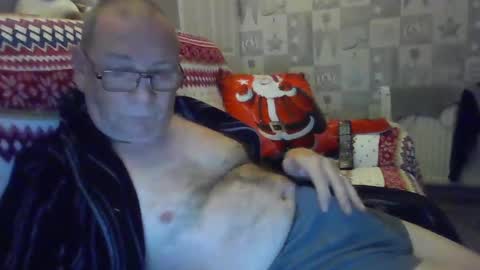 Snapshot of tony14712 chatting on December 13, 1:04 am tony14712 online show from December 13, 1:04 am