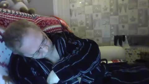 Snapshot of tony14712 chatting on December 6, 2:18 am tony14712 online show from December 6, 2:18 am