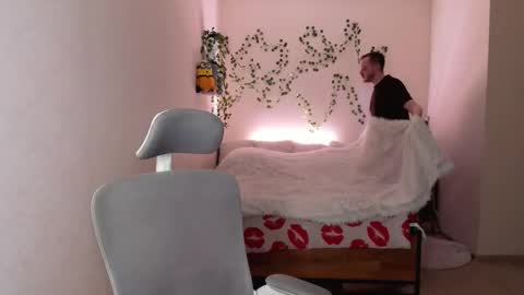 toohornyserj online show from November 23, 9:35 pm