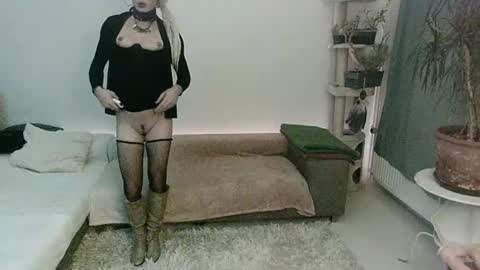 Snapshot of toyboybitchslut chatting on March 7, 8:44 pm Patrizia online show from March 7, 8:44 pm