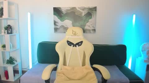 tracy_aww online show from March 25, 8:21 am