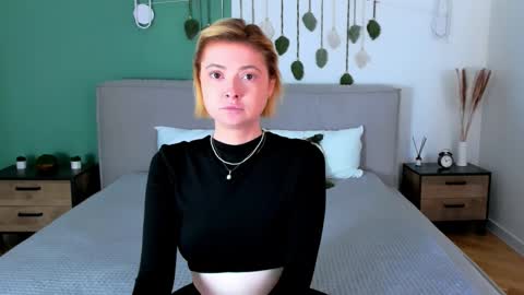 tracycurtis online show from September 10, 5:41 am