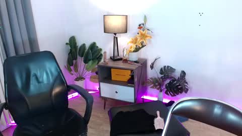 Snapshot of transgoddessselena chatting on February 15, 4:12 pm Selena the real cummer online show from February 15, 4:12 pm