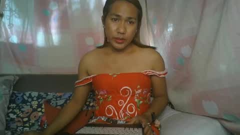 Snapshot of transhottie28 chatting on February 23, 1:13 am transhottie28 online show from February 23, 1:13 am