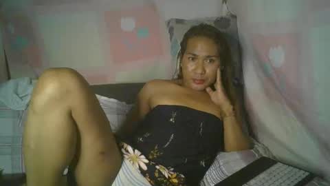 Snapshot of transhottie28 chatting on February 26, 1:32 pm transhottie28 online show from February 26, 1:32 pm