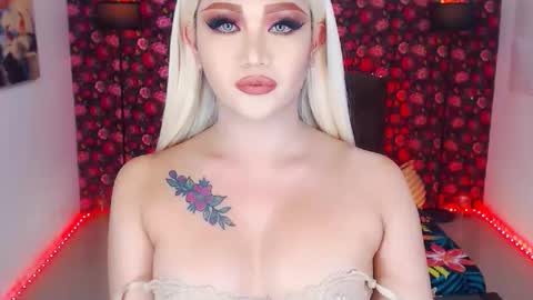 KYLIE BELLA  TS online show from April 18, 7:51 pm