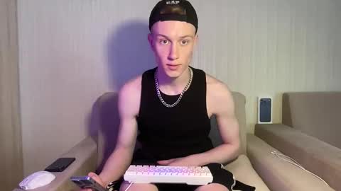 Travis online show from May 3, 9:48 am