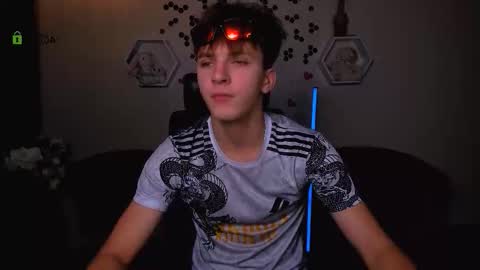 Travis online show from September 20, 8:50 am