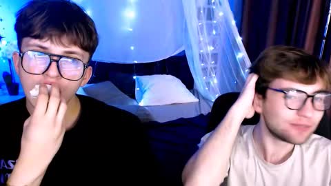 Travis online show from November 20, 8:39 pm