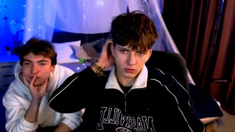 Travis online show from November 30, 8:05 pm