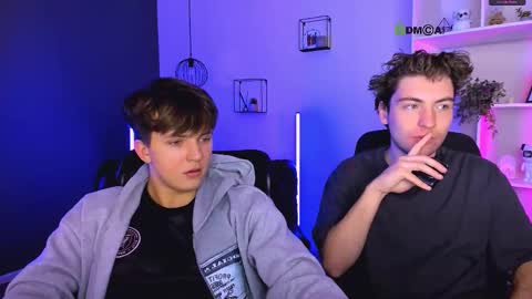 Travis online show from February 1, 9:39 am