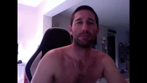 TravisKenn online show from February 25, 1:32 pm