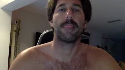 TravisKenn online show from September 26, 11:40 am