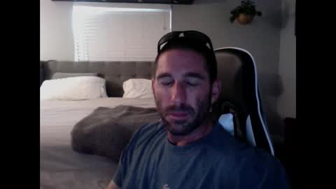 TravisKenn online show from December 8, 9:19 pm