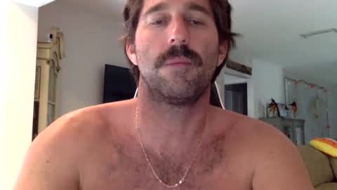 TravisKenn online show from October 17, 6:45 pm