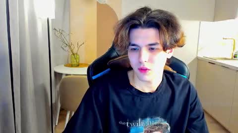 travisrivas online show from March 19, 2:28 am