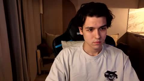 travisrivas online show from August 5, 1:57 am