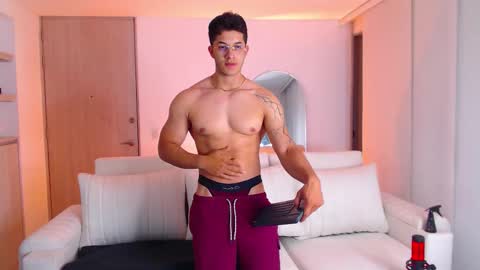 Travis online show from October 24, 12:00 am