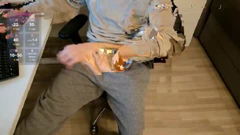 tree1989 online show from December 18, 6:58 pm