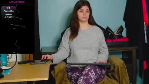 TreeJeanne online show from December 2, 5:26 am