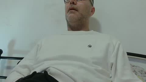 Snapshot of trevido4u chatting on February 3, 4:46 am trevido4u online show from February 3, 4:46 am